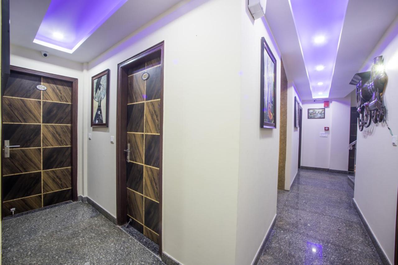 Hotel Harsha International New Delhi Buitenkant foto