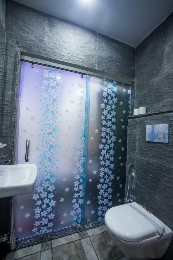 Hotel Harsha International New Delhi Buitenkant foto