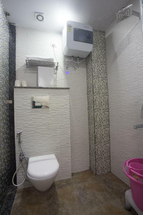 Hotel Harsha International New Delhi Buitenkant foto