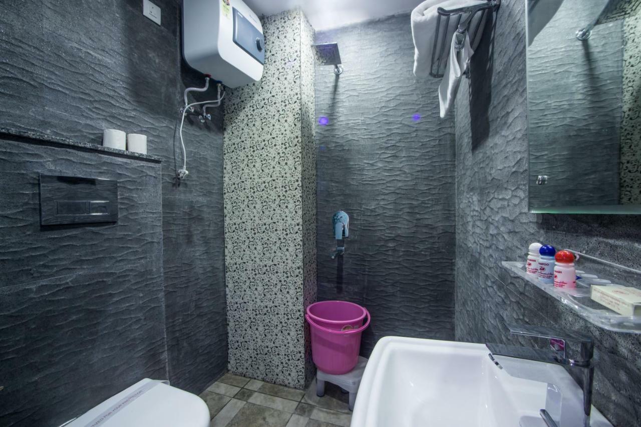 Hotel Harsha International New Delhi Buitenkant foto